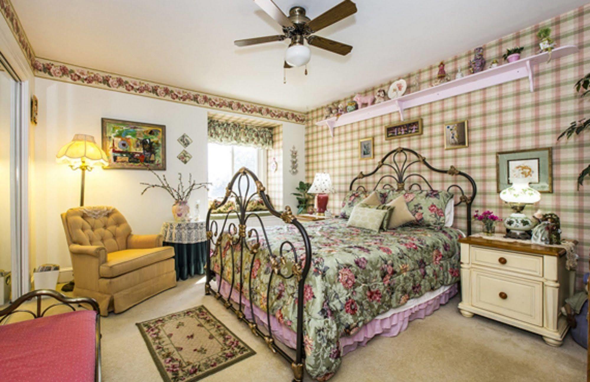 Matthews Manor Bed & Breakfast ภายนอก รูปภาพ