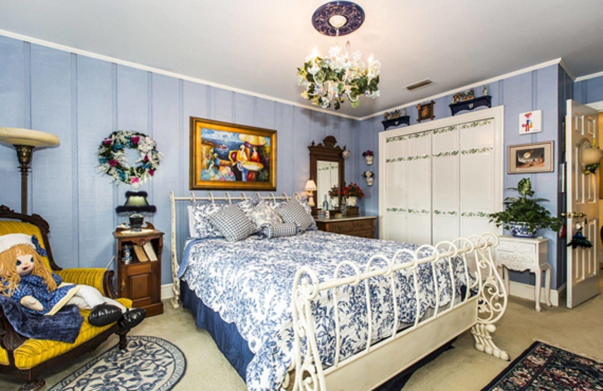 Matthews Manor Bed & Breakfast ภายนอก รูปภาพ