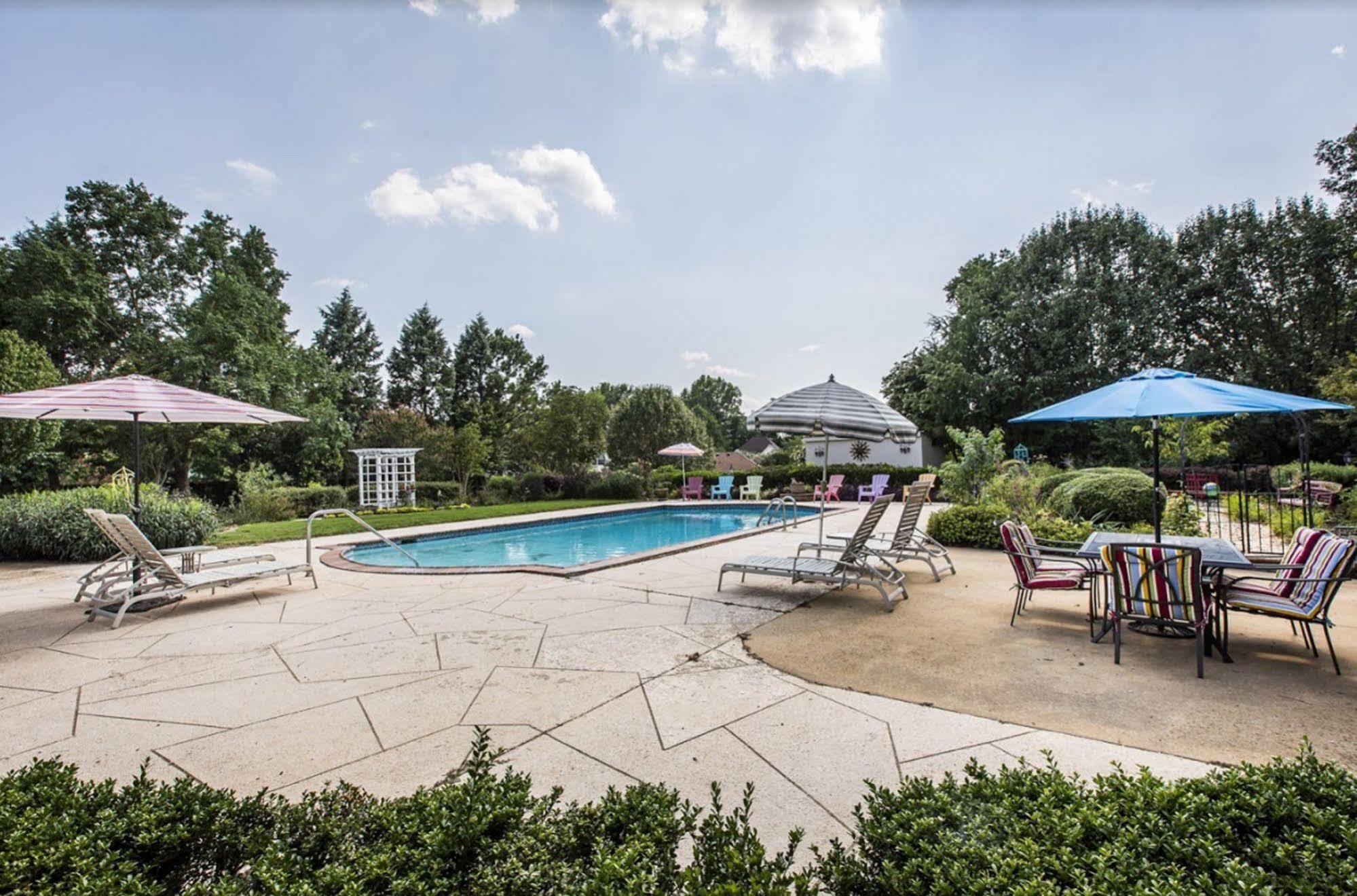 Matthews Manor Bed & Breakfast ภายนอก รูปภาพ