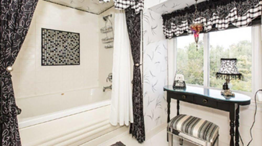 Matthews Manor Bed & Breakfast ภายนอก รูปภาพ