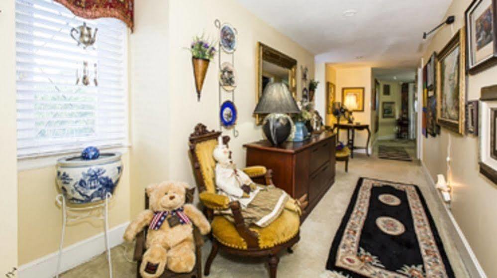 Matthews Manor Bed & Breakfast ภายนอก รูปภาพ