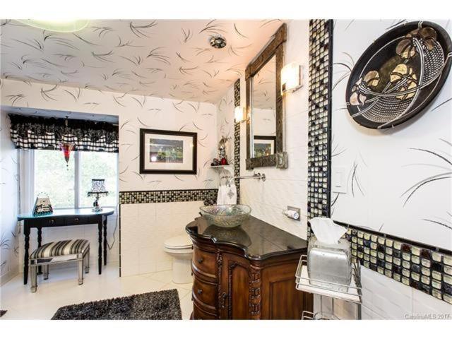 Matthews Manor Bed & Breakfast ภายนอก รูปภาพ