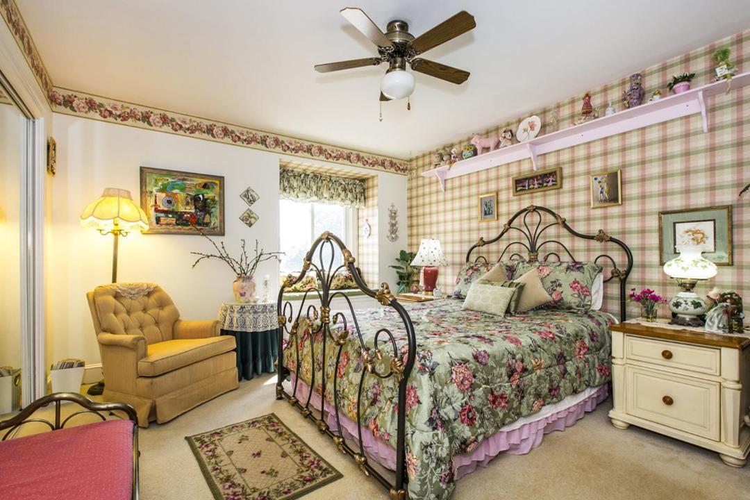 Matthews Manor Bed & Breakfast ภายนอก รูปภาพ